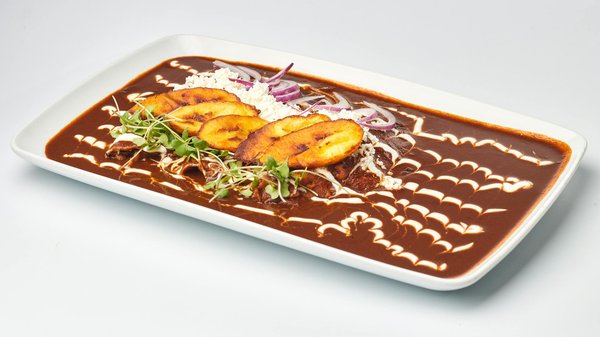 How Can UK Women's Fashion Lead Sustainable Style Trends?